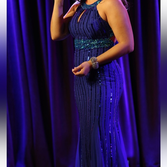 Stunning blue and green halter mermaid gown in sequin and beads - Picture 1 of 12